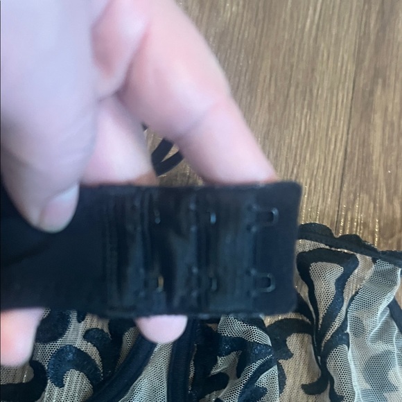 Simone Perele Black and Nude Lace Bra - Picture 9 of 12